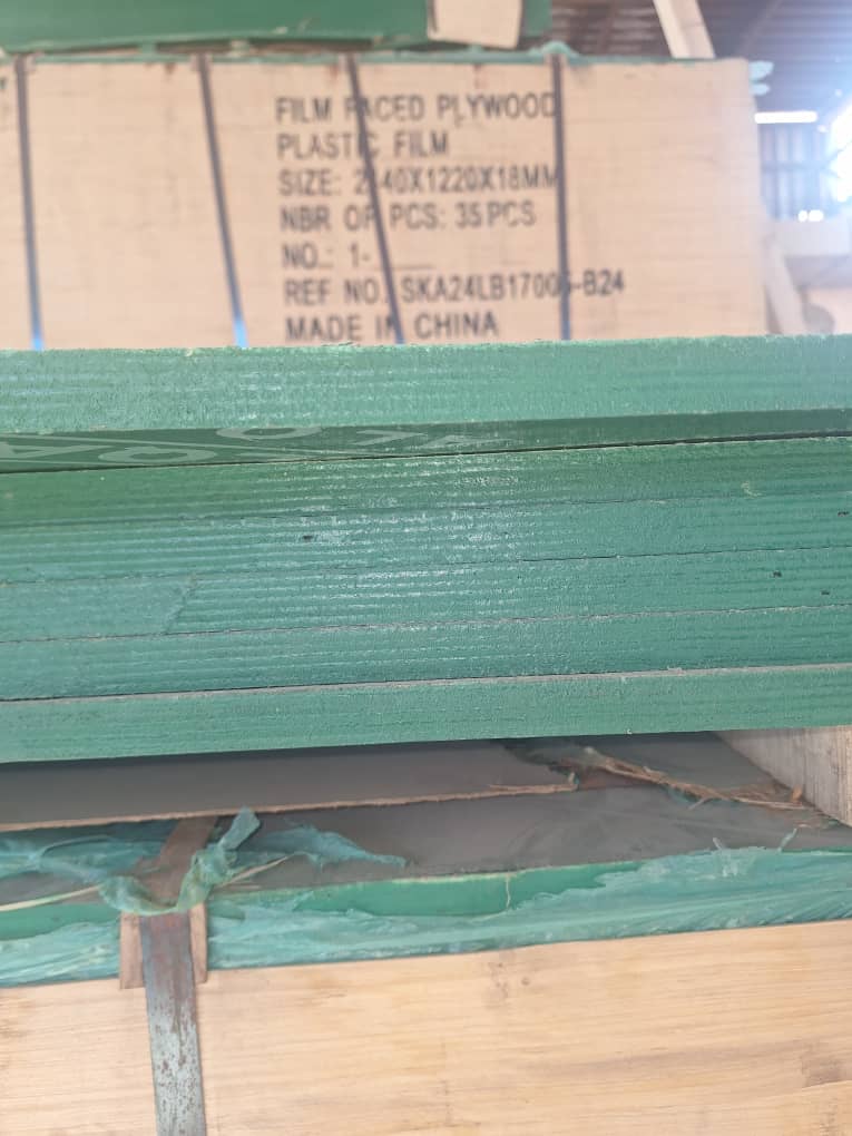 ألواح خضراء مغلفة